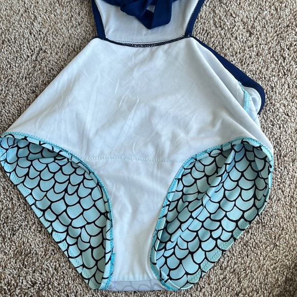 Cupshe one piece cut out swimsuit - Picture 6 of 6